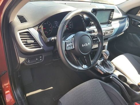 Used 2023 Kia Seltos S image 9