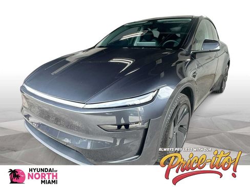 Used 2026 Tesla Model Y AWD image 1