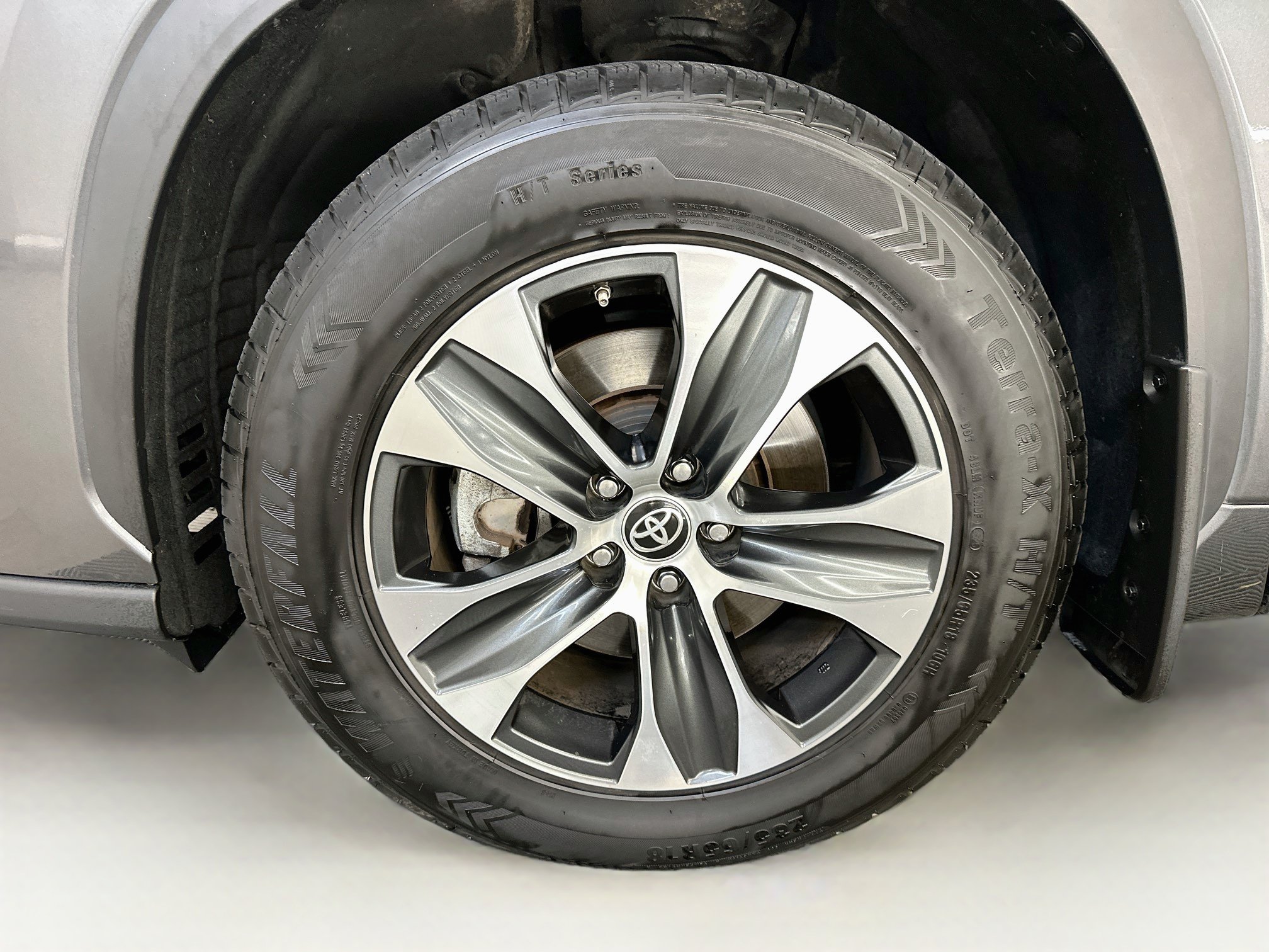 Used 2022 Toyota Highlander XLE AWD/4WD image 38