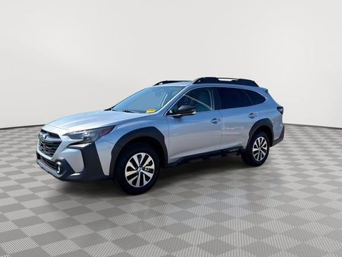 Used 2025 Subaru Outback Premium AWD/4WD image 6