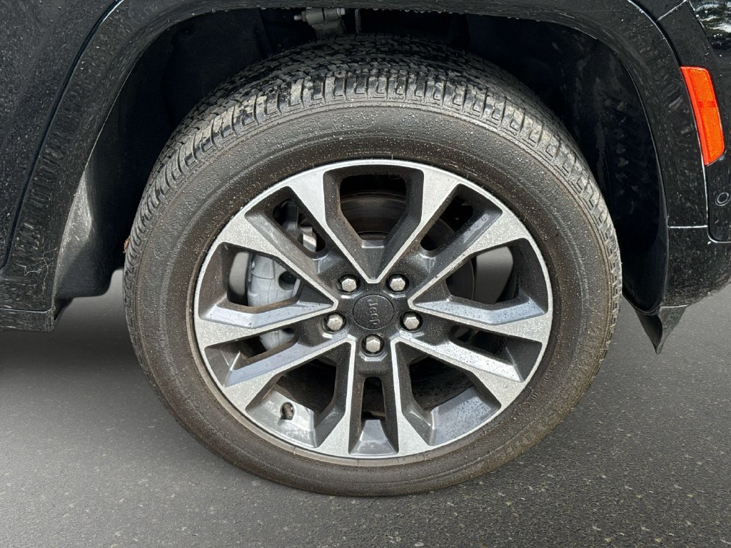 Used 2023 Jeep Grand Cherokee Overland RWD image 7