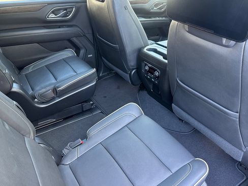 Used 2022 Chevrolet Suburban Premier AWD/4WD image 18