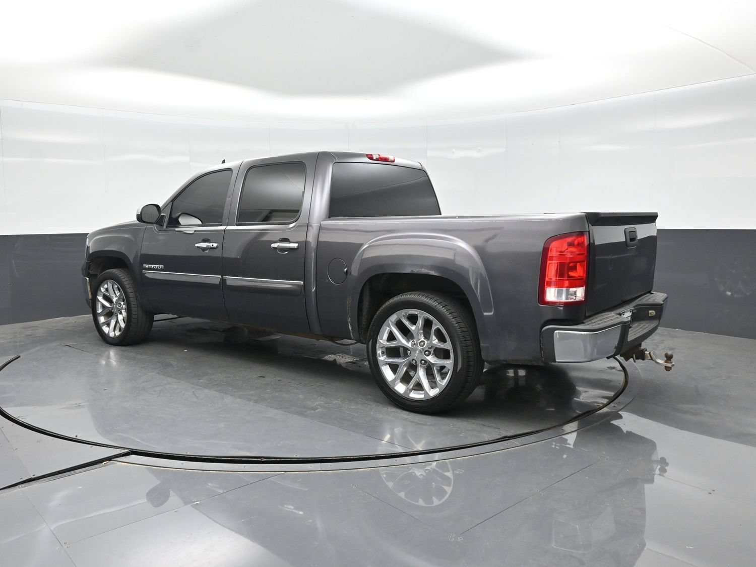 Used 2011 GMC Sierra 1500 SLE w/ Regional Value Package AWD/4WD image 4