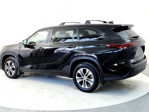 Certified 2024 Toyota Highlander XLE image 4