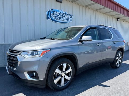 Used 2019 Chevrolet Traverse LT w/ LT Premium Package AWD/4WD image 1