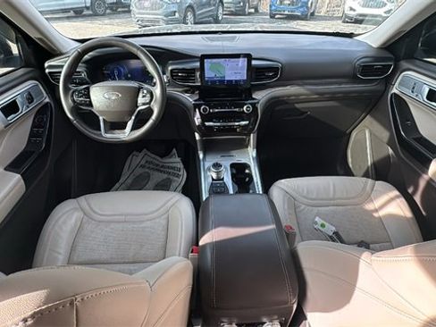 Certified 2023 Ford Explorer Platinum w/ Class IV Trailer Tow Package image 12