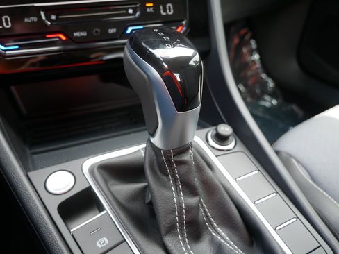 New 2025 Volkswagen Jetta SE image 10