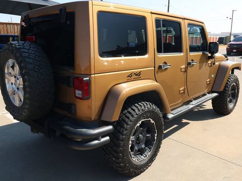 Used 2011 Jeep Wrangler Unlimited 70th Anniversary w/ Connectivity Group AWD/4WD image 5