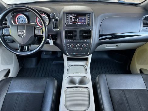 Used 2019 Dodge Grand Caravan SXT FWD image 3