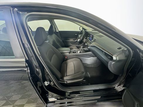 Used 2025 Nissan Altima 2.5 SV image 31