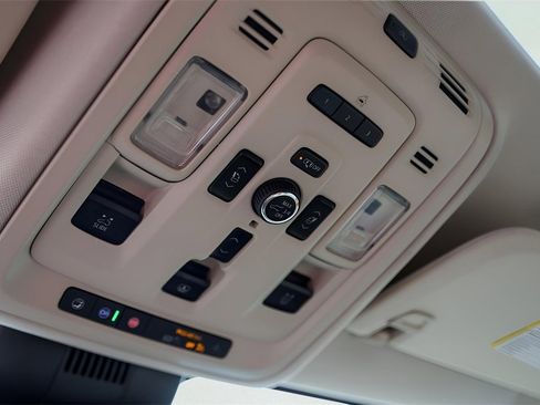 Used 2023 GMC Yukon Denali w/ Advanced Technology Package image 25