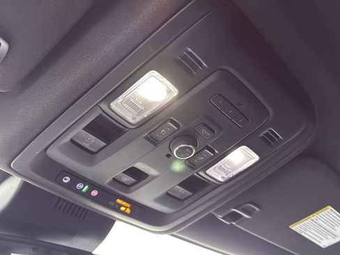 Used 2023 Chevrolet Suburban Z71 w/ Luxury Package image 23