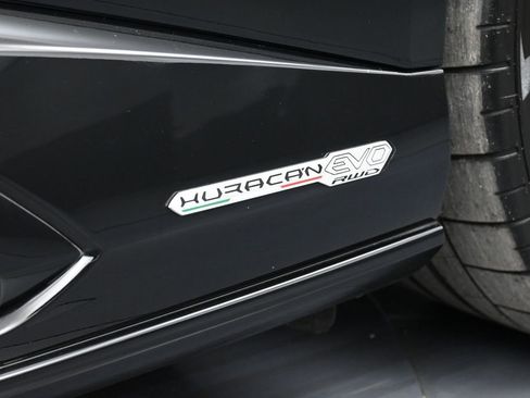 Used 2022 Lamborghini Huracan EVO RWD image 14