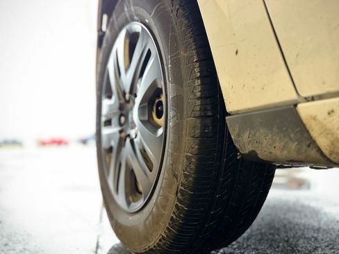 Used 2019 Dodge Grand Caravan SE w/ UConnect Hands-Free Group image 20