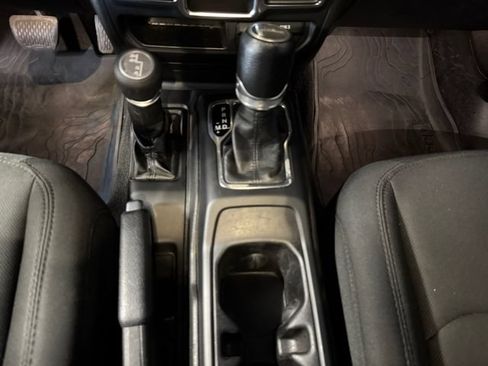 Used 2022 Jeep Gladiator Sport AWD/4WD image 19