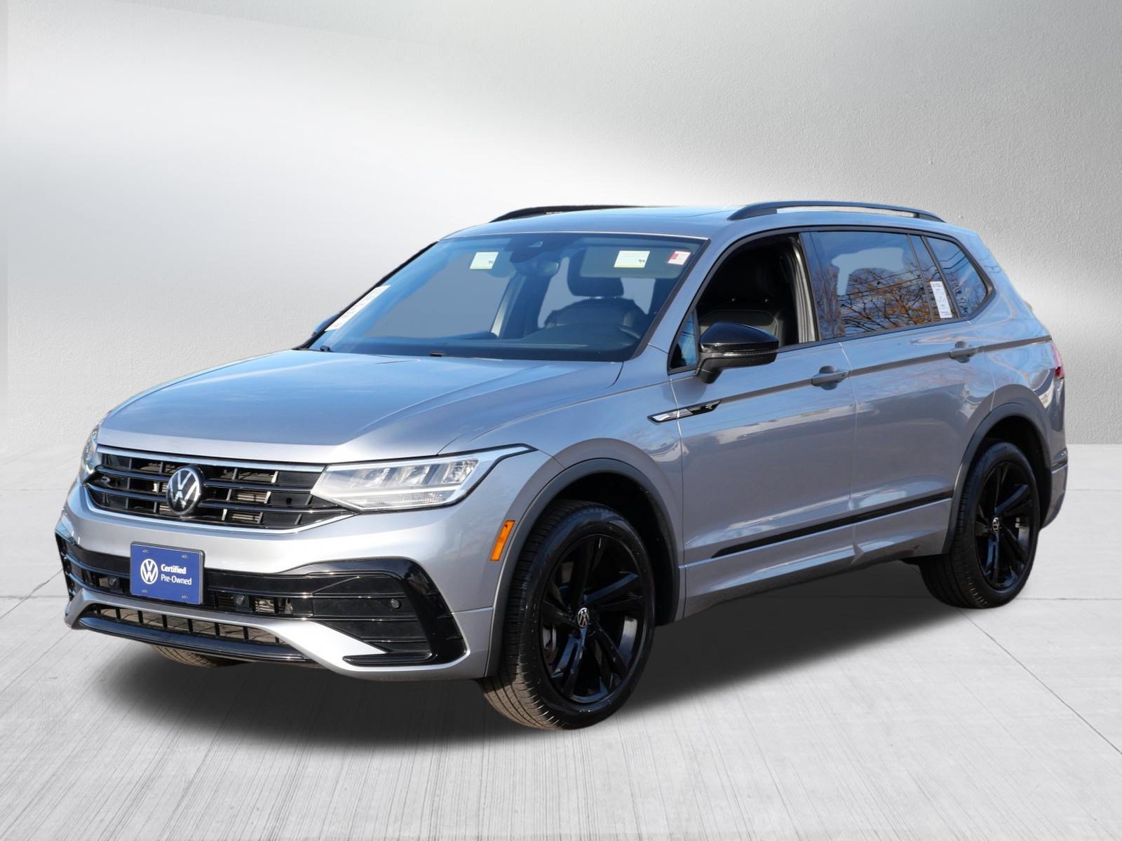 Certified 2023 Volkswagen Tiguan SE R-Line AWD/4WD image 3