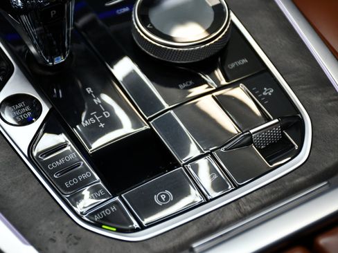 Used 2022 BMW X7 M50i w/ Executive Package image 36