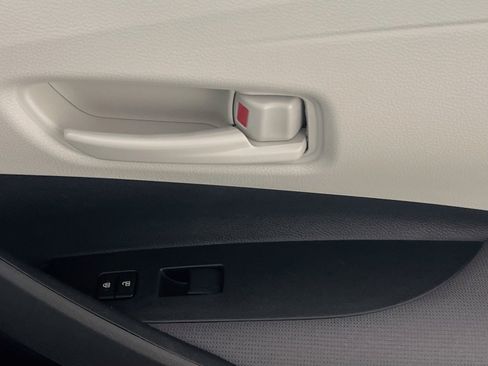 Used 2025 Toyota Corolla LE FWD image 30