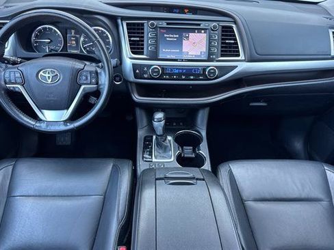Used 2015 Toyota Highlander XLE AWD/4WD image 14