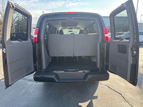 Used 2018 Chevrolet Express 2500 LS w/ Driver Convenience Package image 16