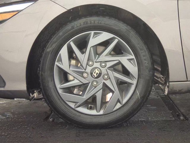 Used 2024 Hyundai Elantra SEL FWD image 18