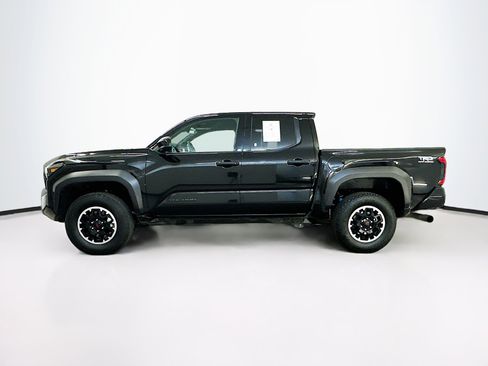 Used 2025 Toyota Tacoma TRD Off-Road image 4