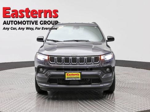 Used 2024 Jeep Compass Latitude AWD/4WD image 2