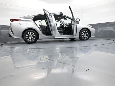 Used 2022 Toyota Prius Prime LE FWD image 48