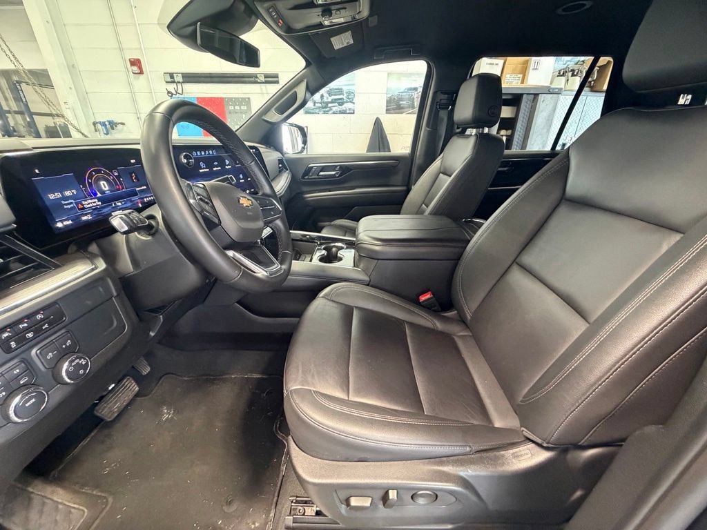 Used 2025 Chevrolet Tahoe LT AWD/4WD image 16
