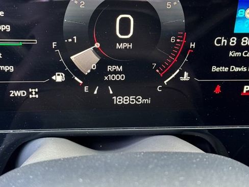 Used 2025 GMC Yukon XL Denali image 28