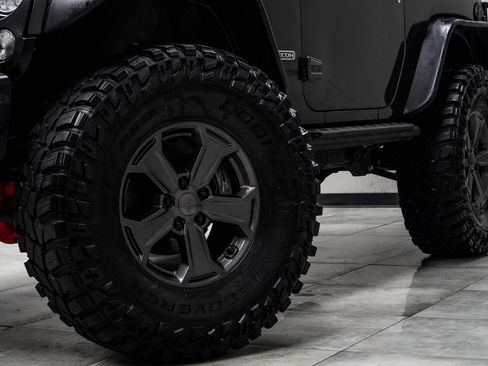 Used 2018 Jeep Wrangler Rubicon AWD/4WD image 3