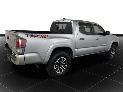 Used 2020 Toyota Tacoma TRD Sport w/ TRD Premium Sport Package AWD/4WD image 5