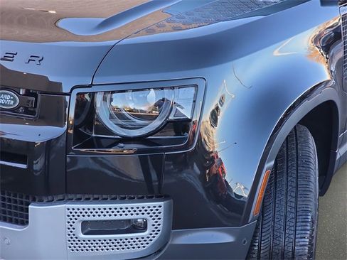 Used 2025 Land Rover Defender 90 S image 30