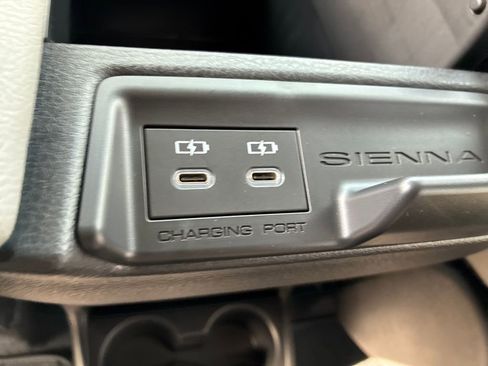 New 2026 Toyota Sienna XLE image 28