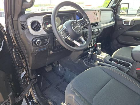 Certified 2025 Jeep Wrangler Unlimited Sahara AWD/4WD image 28