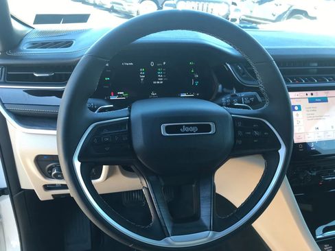 Used 2023 Jeep Grand Cherokee Sport Utility 4D image 17