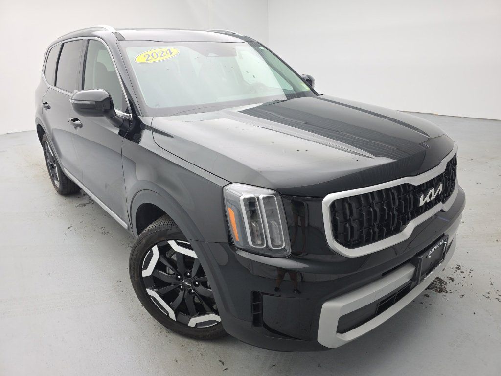 Used 2024 Kia Telluride EX w/ EX Captain's Chair Package AWD/4WD image 2