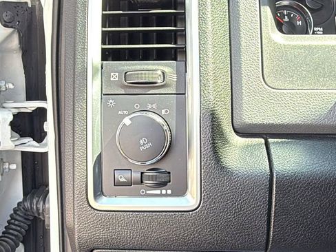 Used 2019 RAM 1500 Big Horn AWD/4WD image 30