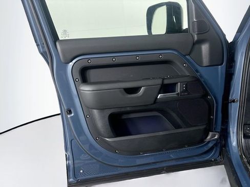 Used 2025 Land Rover Defender 110 X-Dynamic SE image 11