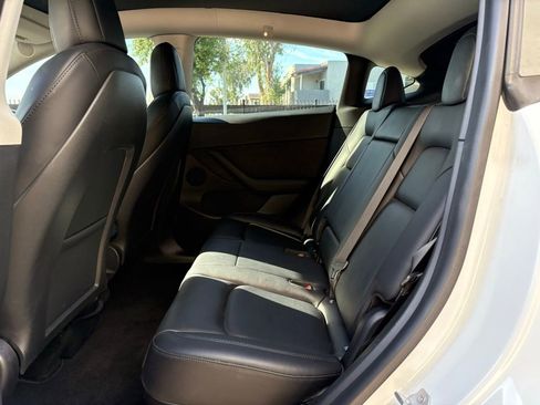 Used 2022 Tesla Model Y Performance image 11