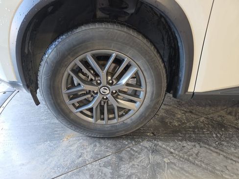 Used 2021 Nissan Rogue S image 2