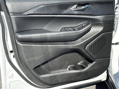 New 2025 Jeep Grand Cherokee Altitude image 11