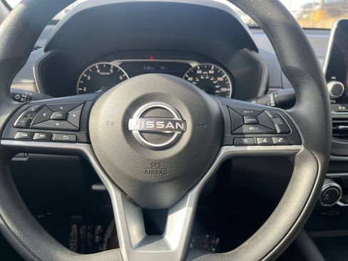 Used 2025 Nissan Altima 2.5 SV FWD image 28