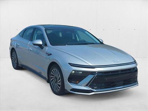 New 2025 Hyundai Sonata Limited FWD image 7