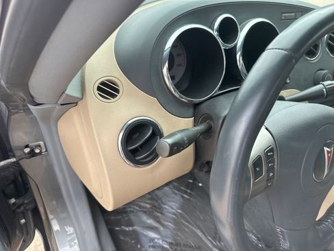 Used 2006 Pontiac Solstice Convertible w/ Premium Package RWD image 8