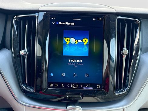 Used 2022 Volvo XC60 B5 Momentum image 16