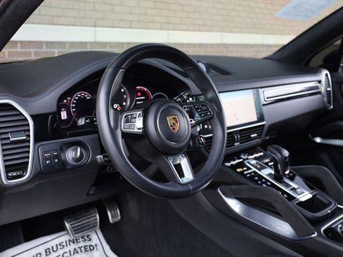 Used 2023 Porsche Cayenne Turbo AWD/4WD image 18