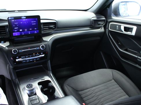 Used 2020 Ford Explorer XLT w/ Comfort Package AWD/4WD image 20