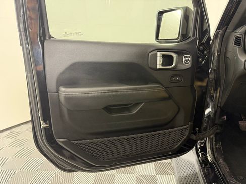 Used 2018 Jeep Wrangler Unlimited Sahara image 19