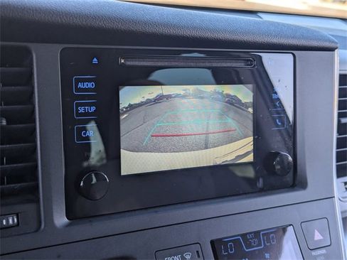 Used 2016 Toyota Sienna L image 27